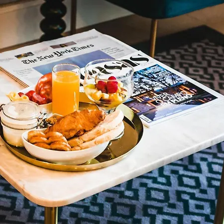 The Lift By Ridan Lissabon