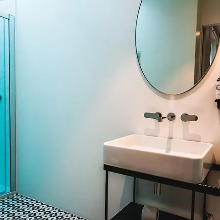 The Lift By Ridan Lissabon